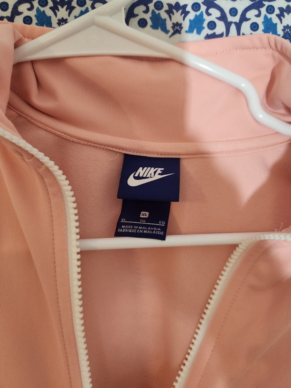 Nike Women’s Pink Full-Zip Jacket - Picture 5 of 10